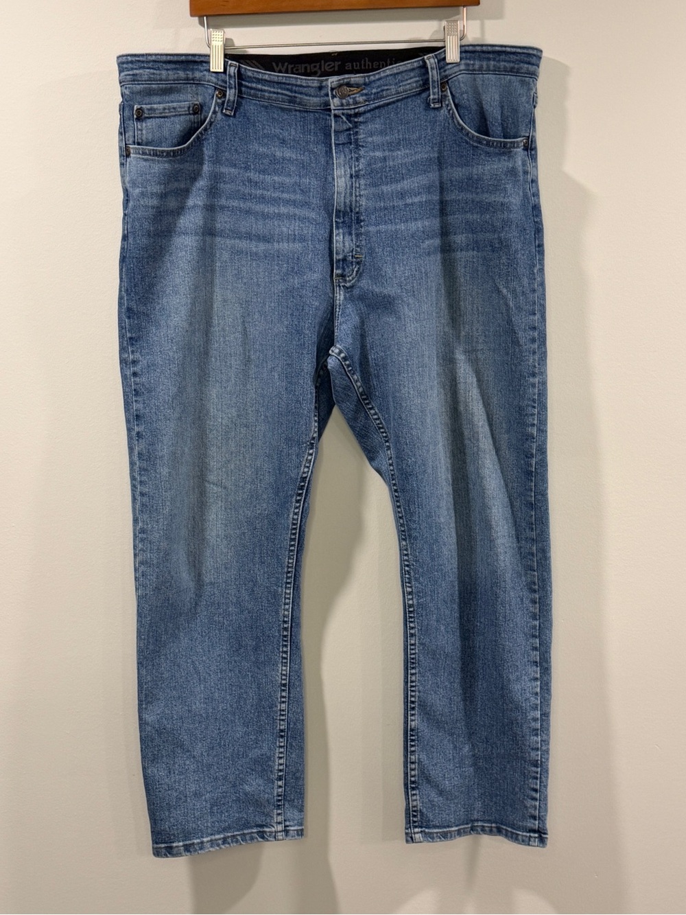 Wrangler Men's Light Blue Straight Jeans Size 42x29
